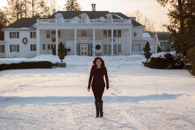 UVA alumna Jen Lilley made her Christmas movie debut in 2015 when she starred in “The Spirit of Christmas” on Lifetime.